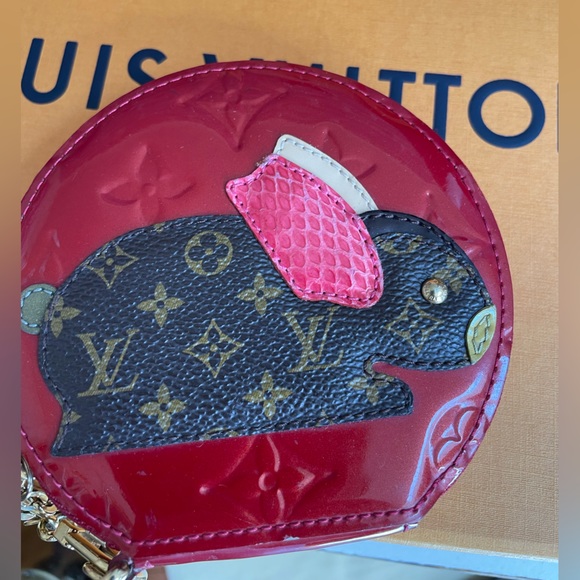 Louis Vuitton Animania Lapin Round Coin Purse Pomme D'Amour - Picture 8 of 12